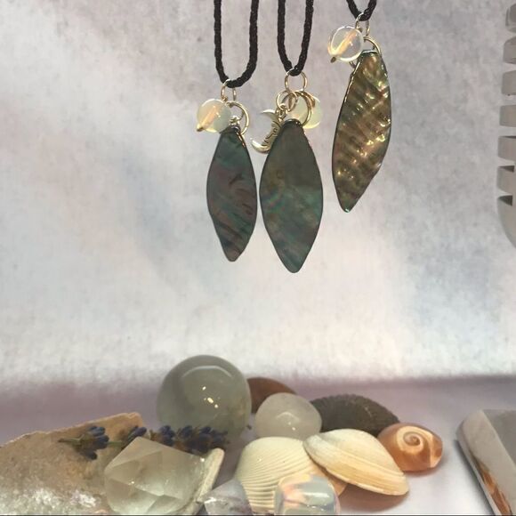 MOONSTONE & MOTHER OF PEARL NECKLACE - Picture 10 of 13